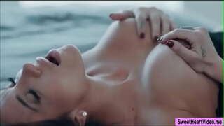 Jaclyn Taylor nečekala, že mít sex s Liv Divoké a orgasmus