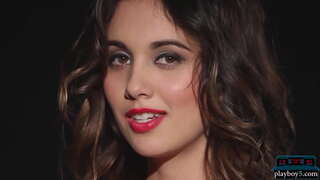 Bubble butt latin MILF babe blir naken under en dröm dejt med henne