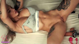 Sexy Russian kubekho inkqubela Squirt kwi Webcam