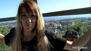 Høyt rødhårete milf omtrent boret til henne juling i offentlig