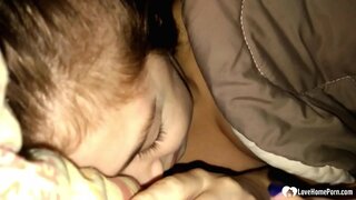 Manéhna bangun na stepdaughter nyusu cock-na, sarta manéhna teu ngawadul. Manéhna bangun na stepdaughter nyusu cock-na, sarta manéhna teu ngawadul.