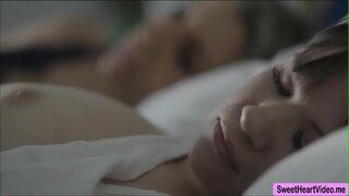 Alison Rey je z Ashley Požari in jih uživa lizanje svojo muco Alison Rey je z Ashley Požari in jih uživa lizanje svojo muco