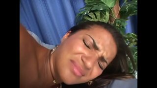 Lliw haul latina Claudia Bella yn cymryd ceiliog du yn ei cunt gwlyb Lliw haul latina Claudia Bella yn cymryd ceiliog du yn ei cunt gwlyb